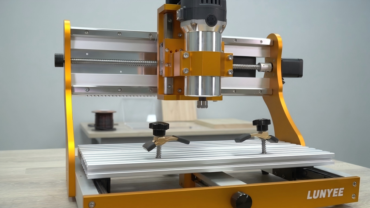 ラウンドちゃん Lunyee 3020 Nova CNC Router Review: A Powerful Desktop CNC Router